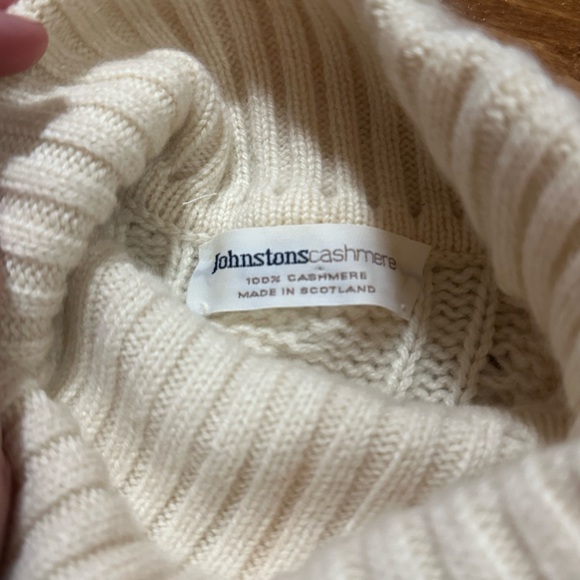 Johnston’s of Elgin Cashmere Made in Scotland Cashmere Cable Knit Sweater Small - Picture 2 of 7